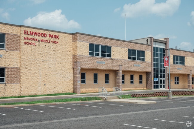 Elmwood Park Memorial Middle School in Elmwood Park, NJ has a student population of 650.