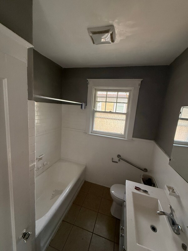 672 N Fred Shuttlesworth Cir unit 2, Cincinnati, OH 45229 - photo 5