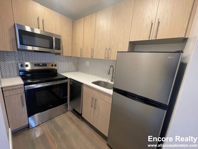 457 Centre St unit 210, Newton, MA 02458 - photo 4