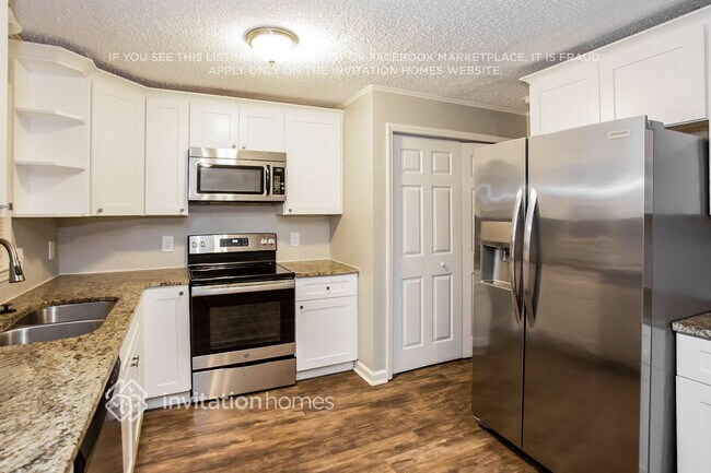 8206 Saucalito Ct, Charlotte, NC 28215 - photo 7