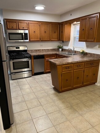 8614 W Berwyn Ave, Chicago, IL 60656