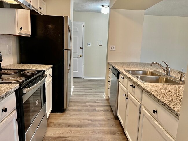 Kitchen (granite countertops, stainless appliances, ceramic tile backsplash)
