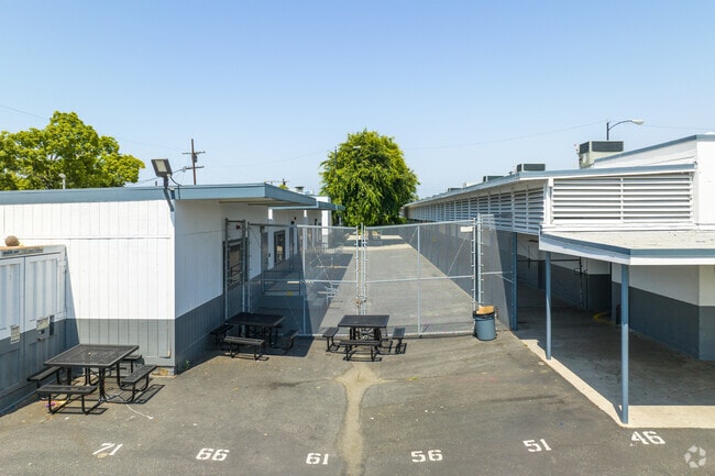 A preview of the classroom types at Hawthorne Middle School in Hawthorne, CA.
