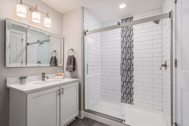 Mosiac Titled Shower & Framed Mirror