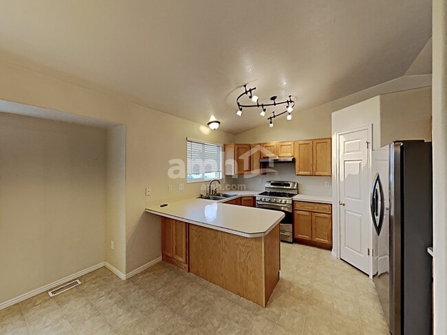 2258 S 2775 W, Syracuse, UT 84075 - photo 4