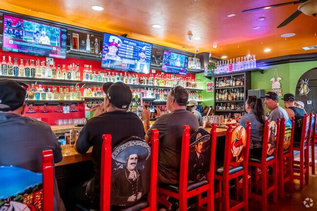 El Comal Cocina y Cantina is a popular Mexican and Salvadorian restaurant in Lake Edge.