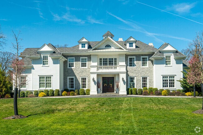 Large custom colonial home in Franklin Lakes.