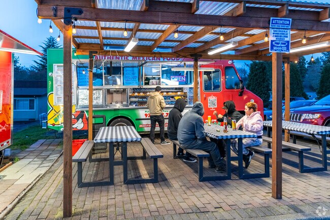 Master Taco food truck serves delicious Mexican food in Aloha.