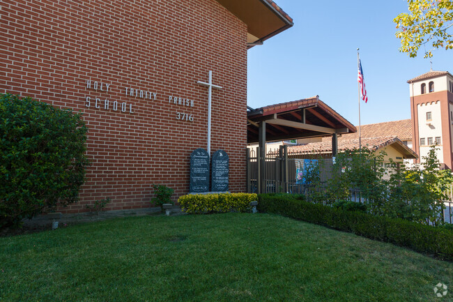 Holy Trinity Elementary School, Rankings & Reviews - Homes.com