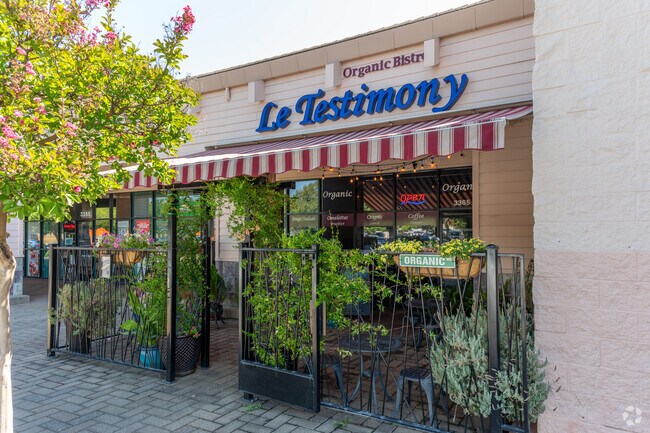 Le Testimony is popular for lunch or dinner in Ridgeview.