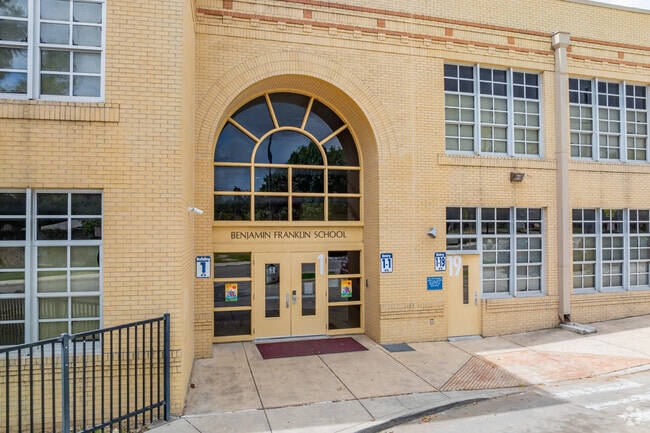 Franklin Elementary School has a student to teacher ratio of 15:1.