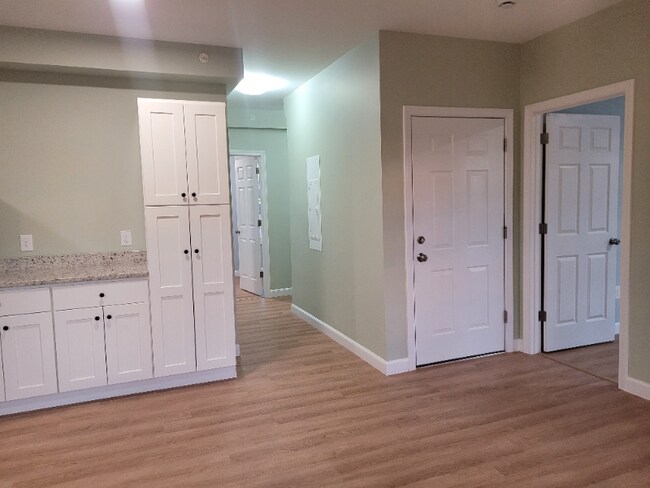 13 Myrtle St unit 2, Hillsborough, NH 03244 - photo 4