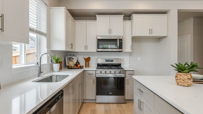 2180 36th Ave, Forest Grove, OR 97116 - photo 7