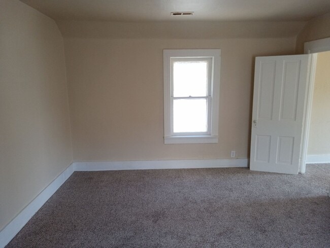 135 Everett St unit Upper, Toledo, OH 43608 - photo 7