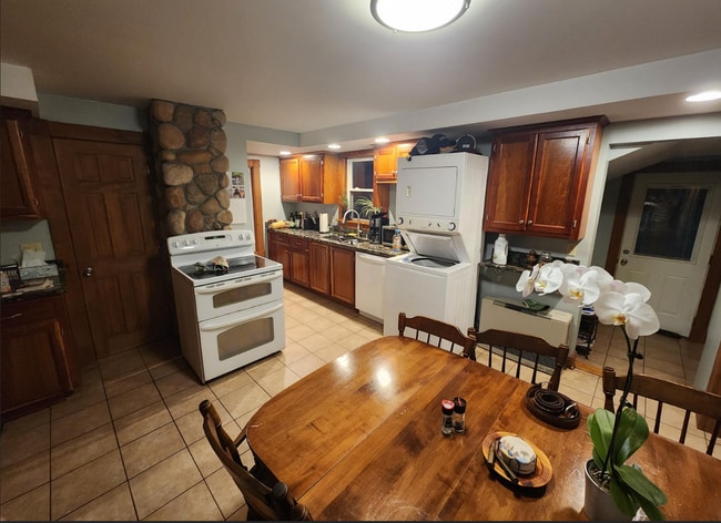 98 River St unit Floor 2, Greenfield, MA 01301 - photo 2