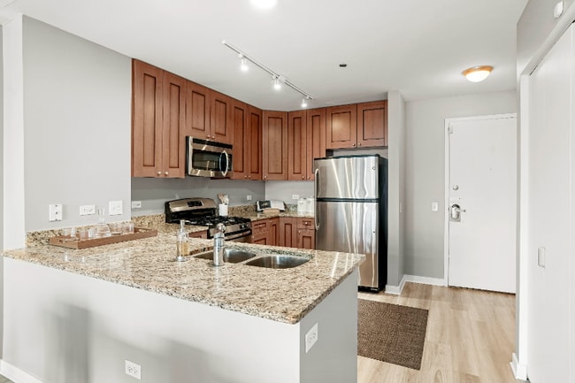 740 S Clark St, Chicago, IL 60605 - photo 2