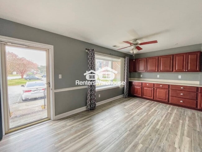 121 Charles Parish Dr, Poquoson, VA 23662 - photo 4