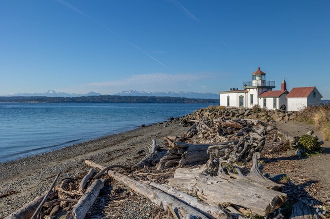 Southeast Magnolia residents can easily visit West Point Lighthouse in Discovery Park.