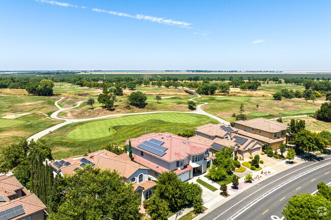 The North Davis area features a sizable golf course.