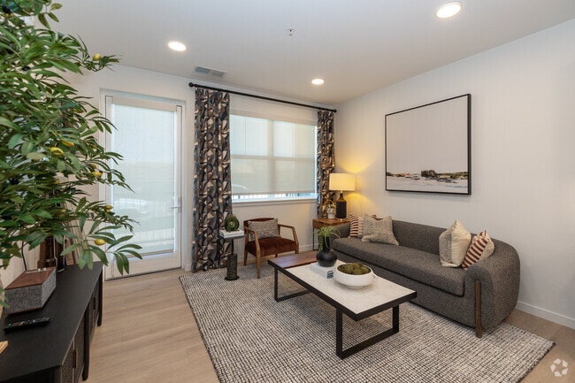 1BR, 1BA - 833SF - Living Room