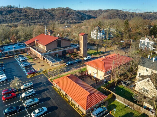 St James Elementary School is a private K-8 Catholic school with a 12:1 student:teacher ratio.