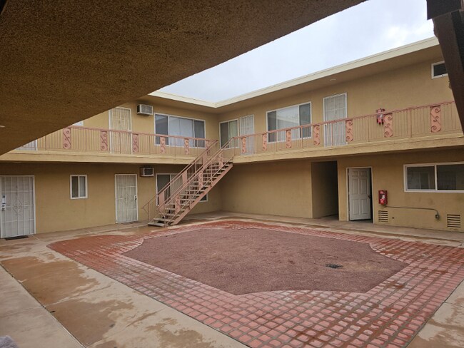 38521 5th St E unit 6, Palmdale, CA 93550 - photo 4