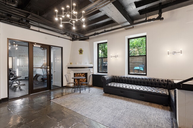 5722 N Winthrop Ave unit 408, Chicago, IL 60660 - photo 2