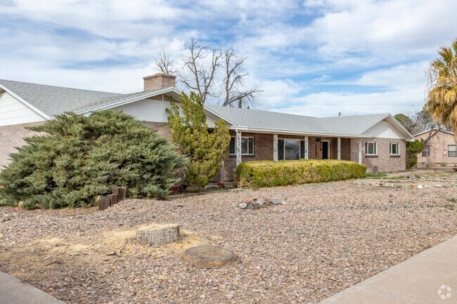 Ranch homes in Safford are commonly found farther from the historic district.