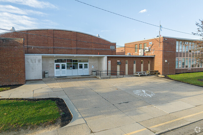Carrollton Elementary gives 1st-3rd grade students a chance be part of a Basketball League.
