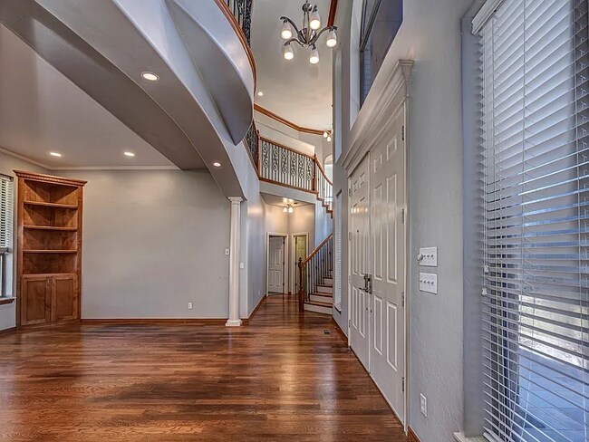 204 S Riverside Dr, Moore, OK 73160 - photo 7