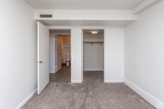 2BR, 1BA - Sinatra/1,034 SF