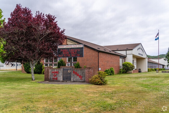 Reedsport Community Charter School is located in Reedsport, Oregon and serves grades 6-12.
