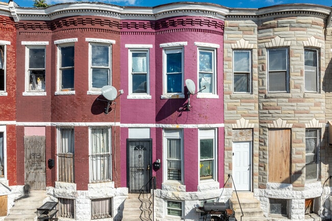 Some of the homes in Bridgeview-Greenlawn are vibraint colors.