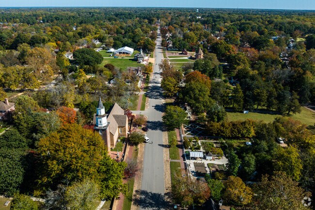 The perfect blend of old and new on this Colonial Williamsburg's streetscape.