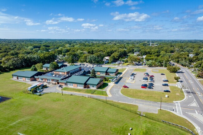 Stagecoach School has a student-teacher ratio of 15 to 1.