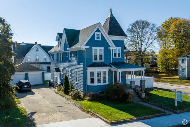 Victorian style homes offer a contemporary view on some of the traditional colonial style homes.