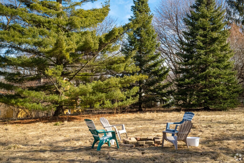 5745 Old Middleton Rd, Madison, WI 53705