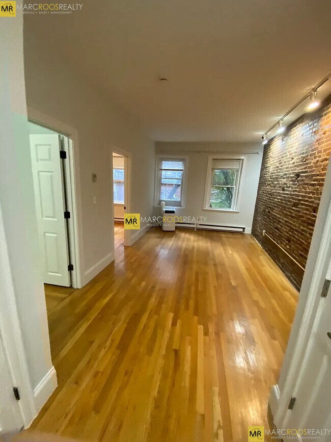86 W Cedar St, Boston, MA 02114 - photo 3