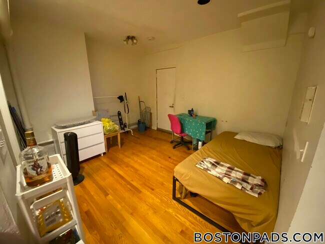 136 Hemenway St unit B, Boston, MA 02115 - photo 2