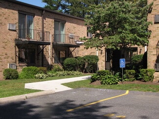 24 Dwight St, Agawam, MA 01001