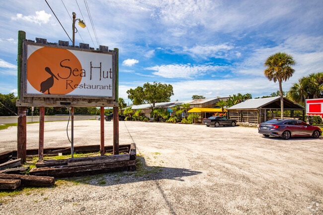 Rubonia locals flock to Sea Hut for surf and turf menu items.