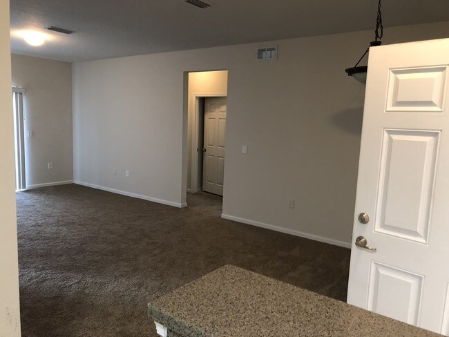 4917 Key Lime Dr unit 107, Jacksonville, FL 32256 - photo 6