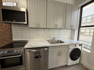 321 E 93rd St, New York, NY 10128