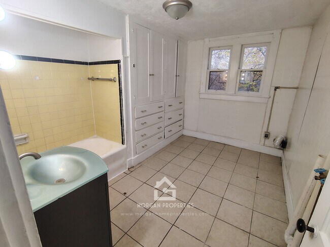 336 W 7th St unit .5, Anderson, IN 46016 - photo 5