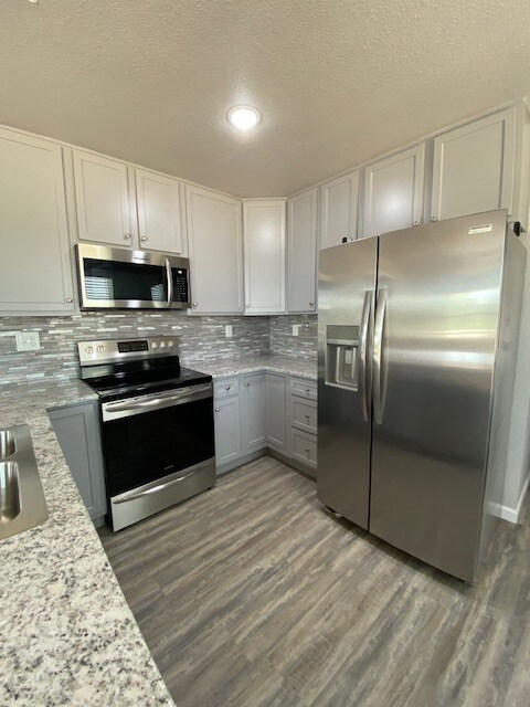 plenty of storage, beautiful granite and tile backsplash