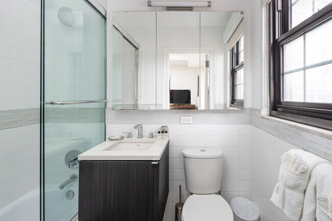 437 E 49th St unit ID1058846P, New York, NY 10017 - photo 6