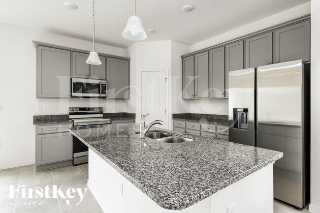 1577 Isleta Lp, Kissimmee, FL 34741 - photo 6