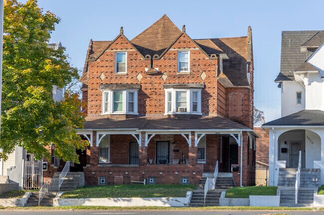 There are several large Victorians available in Liberty Square.