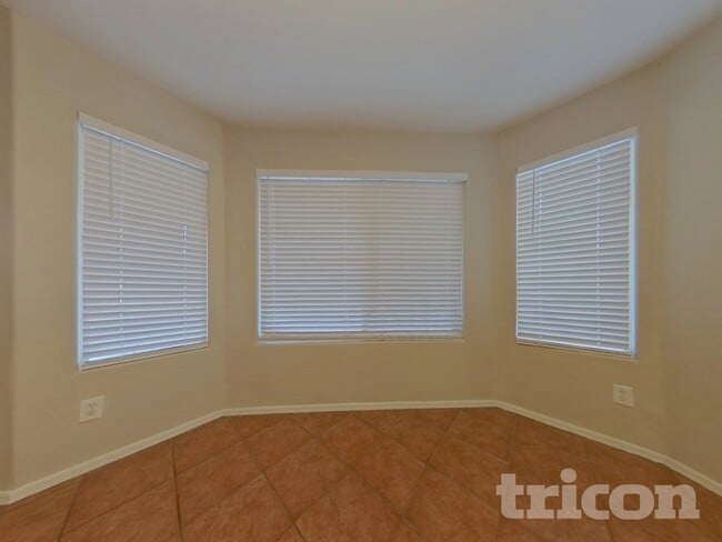 24172 W Desert Bloom St, Buckeye, AZ 85326 - photo 4