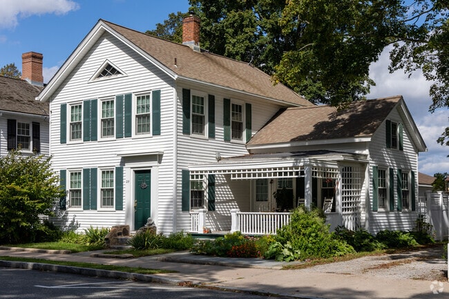 Each historic home in Essex has as placard with the construction date.
